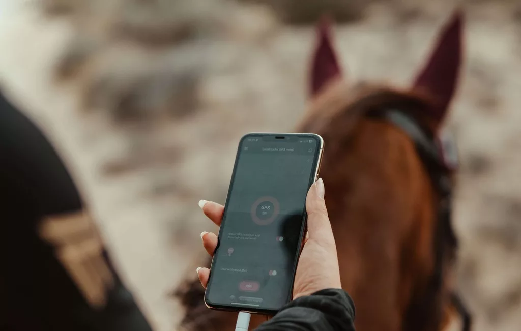 Mulher a cavalo com GPS móvel - App-PAJ (3)